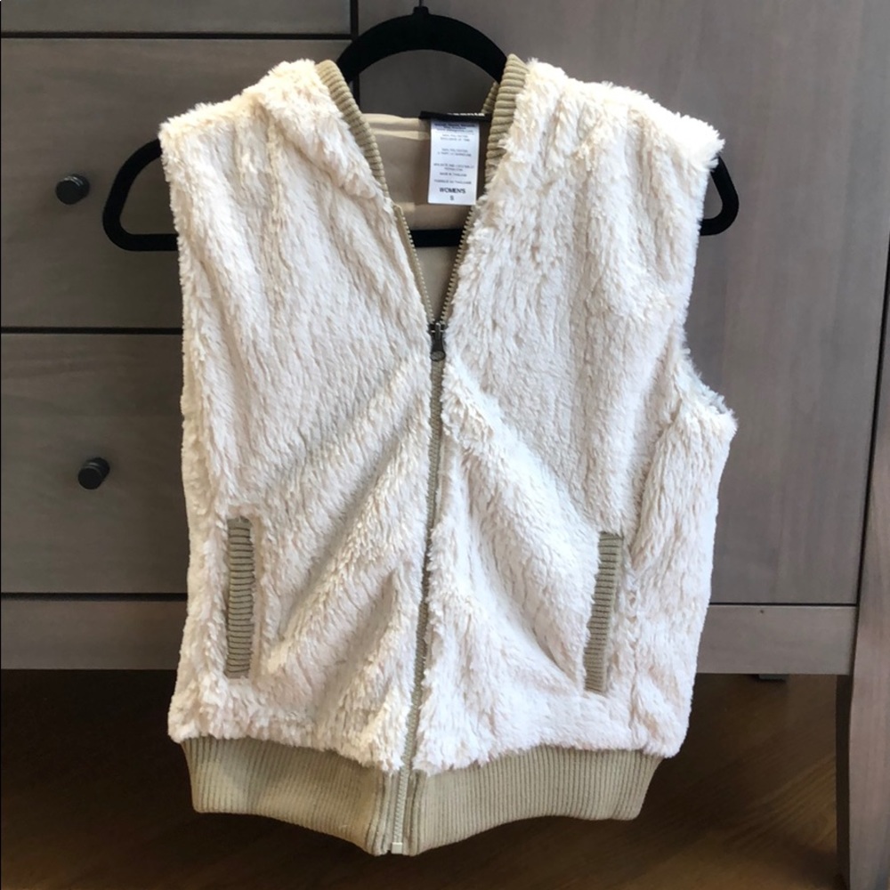 Patagonia Hooded shearling vest - size S, in ivory